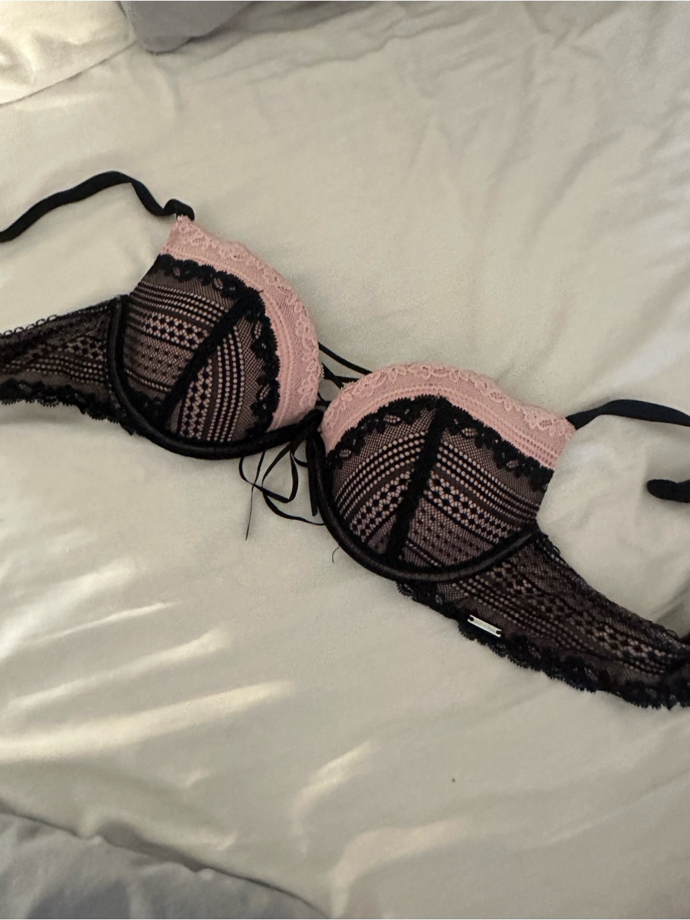 La Vie En Rose Pink & Black Lace Push-Up Bra - Picture 3 of 6